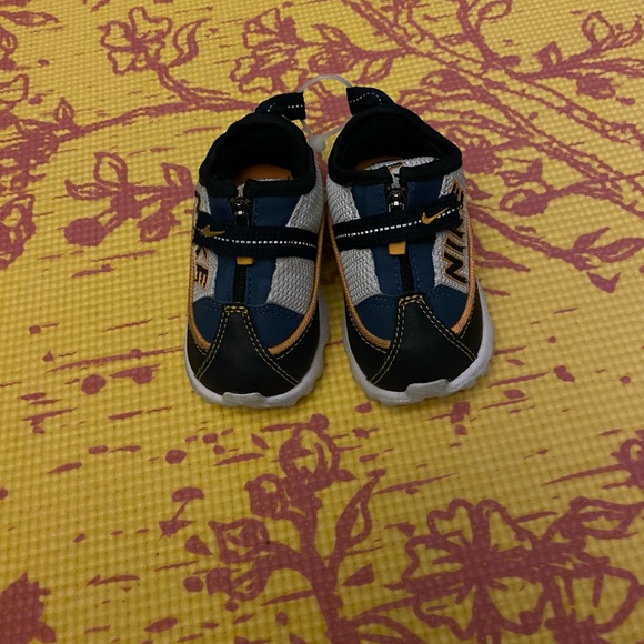 Baby shoes - Picture 2 of 4